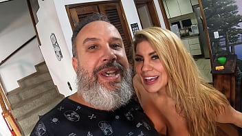 Ela está_ de volta e veio aprontar aqui Bruna Ferraz